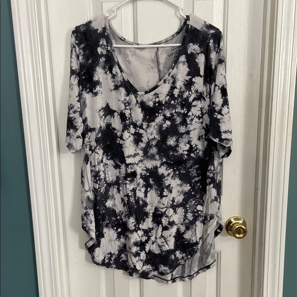 Torrid Women's Black and White Tie-Dye Top size 1